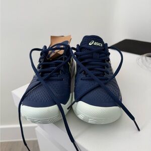 ASICS GEL CHALLENGER TENNIS SHOES - SIZE 7 - NEVER WORN